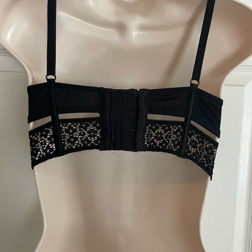 Victoria’s Secret Plunge Bra 32C‎ - Picture 3 of 5